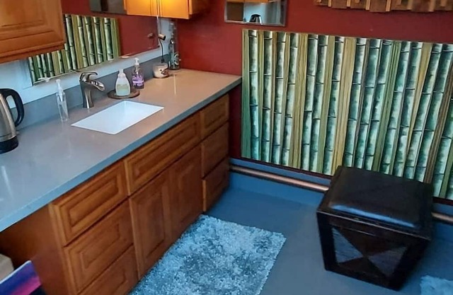 Near Beach 2 bedroom 2 bath with jacuzzi and large entertainment backyard