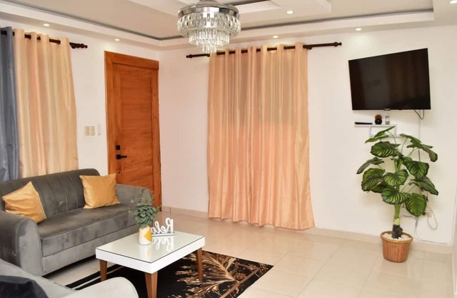 Beautiful Spacious 3 Br. Apt. Great Location