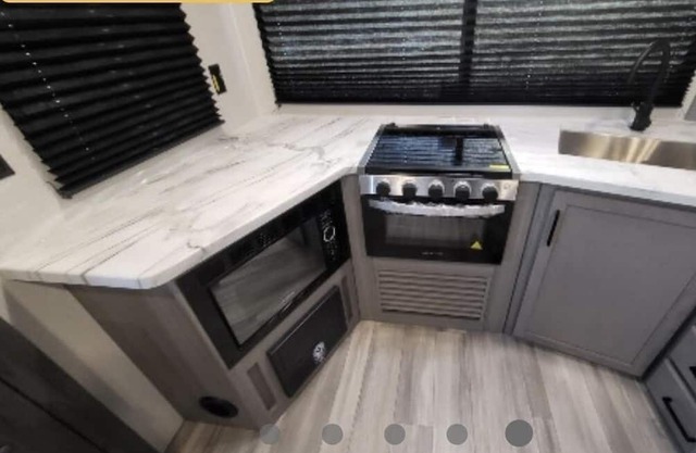 Come play with Scottish highland cows in a beautiful and cozy brand new RV!