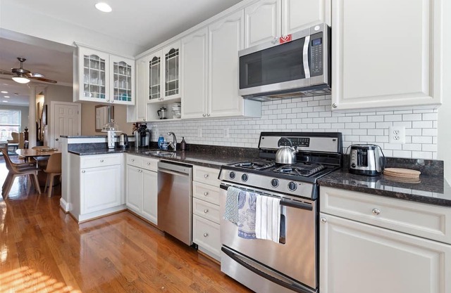 A Capitol Hill Home Large and Comfortable 4BR 2.5 Bath