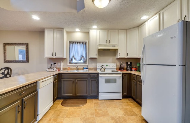 Private Vonore A-Frame Chalet: Walk to Golf Club!