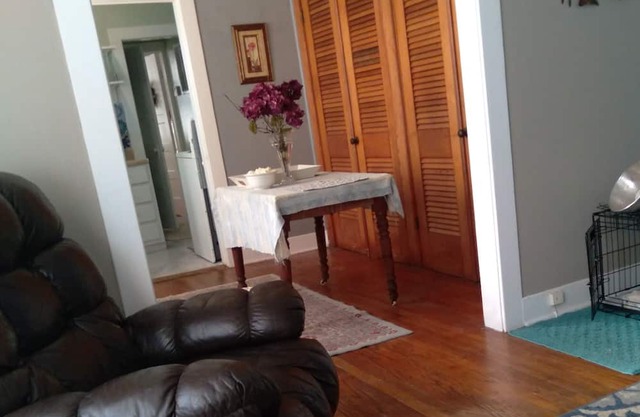 Perfect if you're here for work/extended stay. Great location, pet friendly!