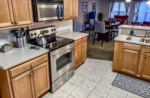 Condo overlooking Pinehurst #10 Course & only 4.8 miles from the 2024 US Open!