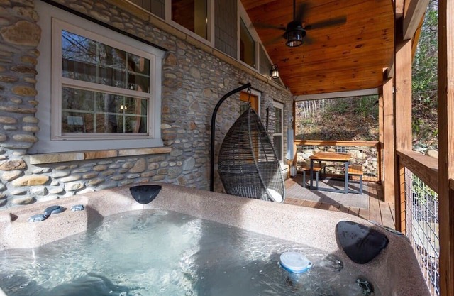 2MilesToNationalPark/15Min2Gatlinburg/FirePit
