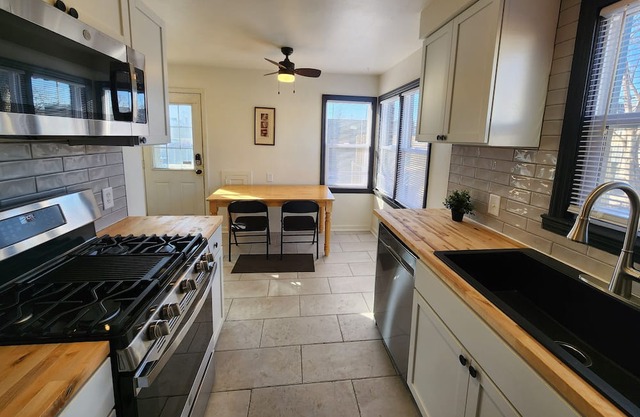 Wauwatosa Cape Cod centrally located!