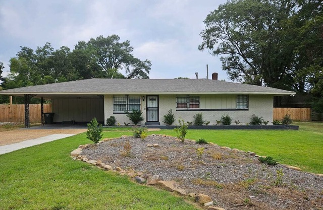 Chic Rancher 7BR Compound Near Graceland &Airport