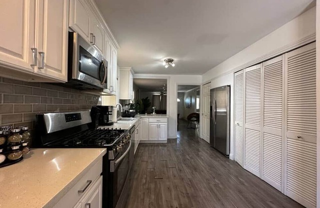 Stylish 4-BR Abode - ROG