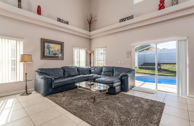 6 Bedroom House 728754 by Houzlet