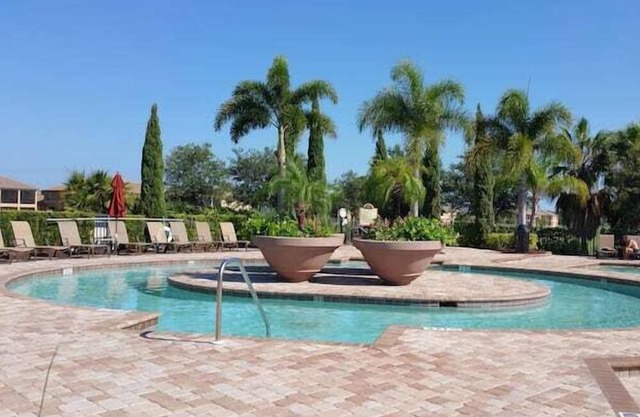 2 Bedroom 736689 by Houzlet