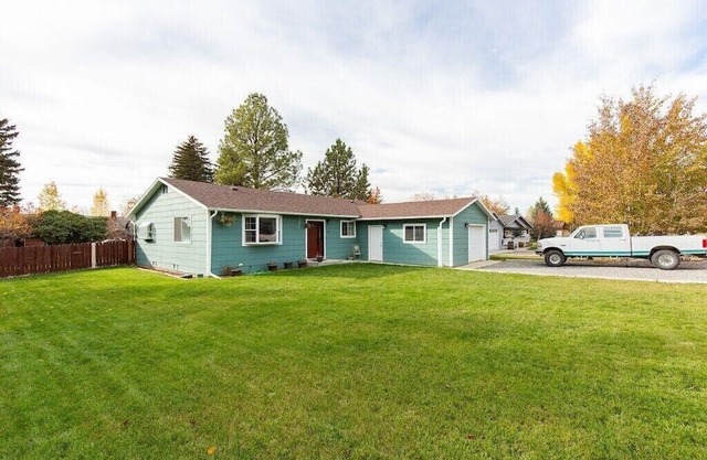 Large Family Size Home Near Lakes, Rivers and Historical Attractions