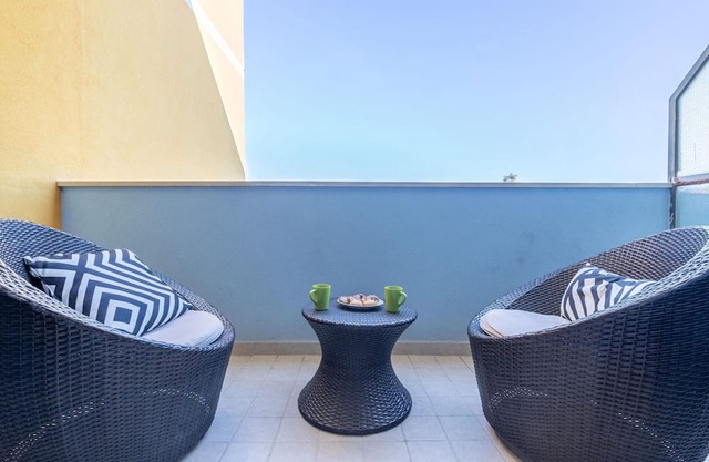 Cosy apartment for 4 people with WIFI, A/C, TV, terrace, pets allowed, panoramic view and parking