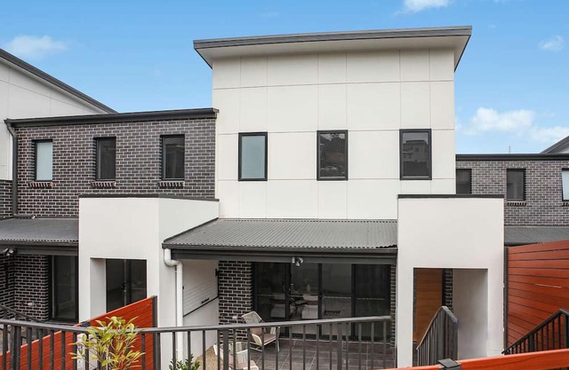 Modern Three Bedroom Townhouse at Shellharbour