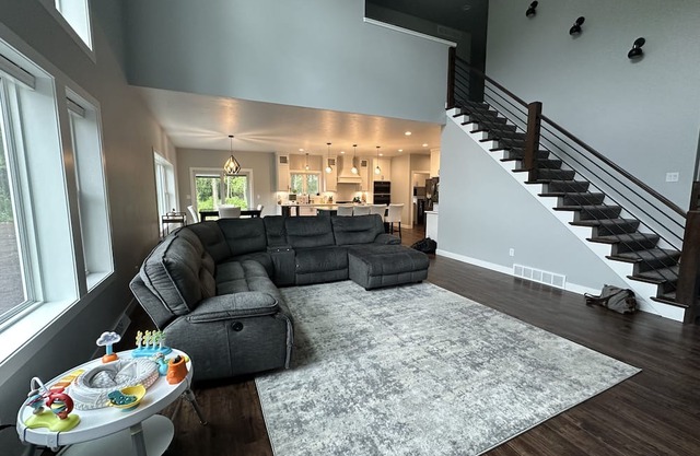 5 Bed 2.5 Bath! Minutes to Seaplane Base! Water access! Perfect for EAA!