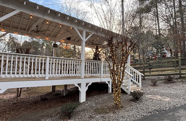 Modern elegance in midst of nature, shopping and entertainment