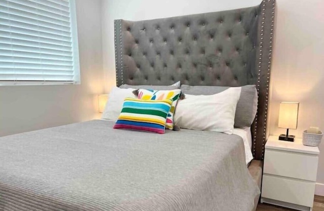 Modern fully remodeled house near Topanga Mall