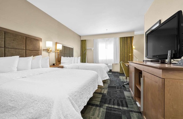 Best Place For The Whole Family! Pool, Pets Allowed, Close to Three Oaks Park!