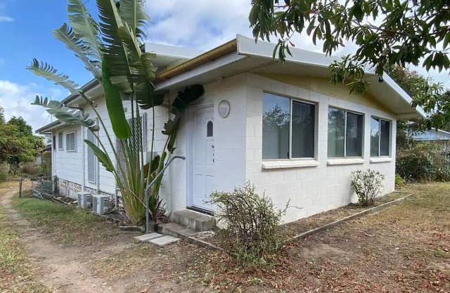 Comfortable, 2- bedroom house *Newly updated*