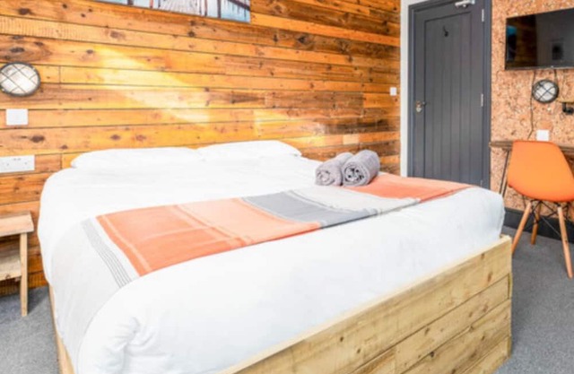 6BR Ensuite House in the heart of Eleanor Street