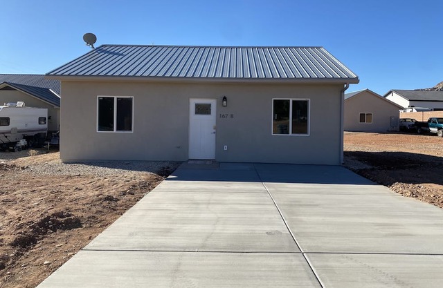 15 Minutes from Zion National Park. Cozy, Newly constructed house, Total privacy