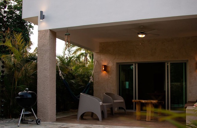 5 minutes to the beach-walking distance Villa coquera: Rio San Juan