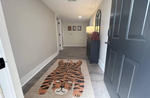 2BR/2BA Renovated Condo under 1 mile to Toomers