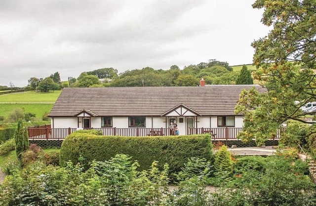 Cottage with one double and one twin.