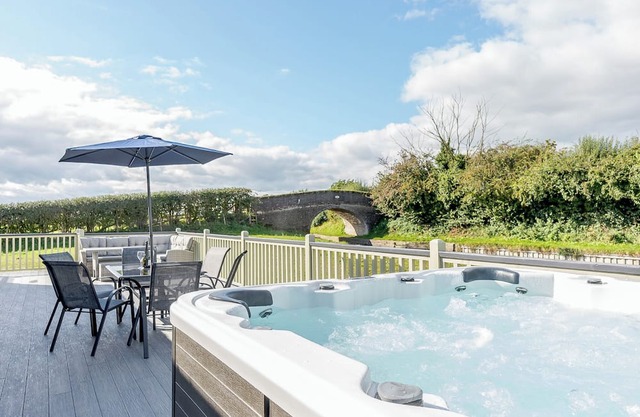 2 bedroom accommodation in Tetchill