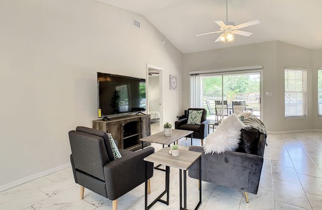 Amazing spacious Ranch! A country pearl.