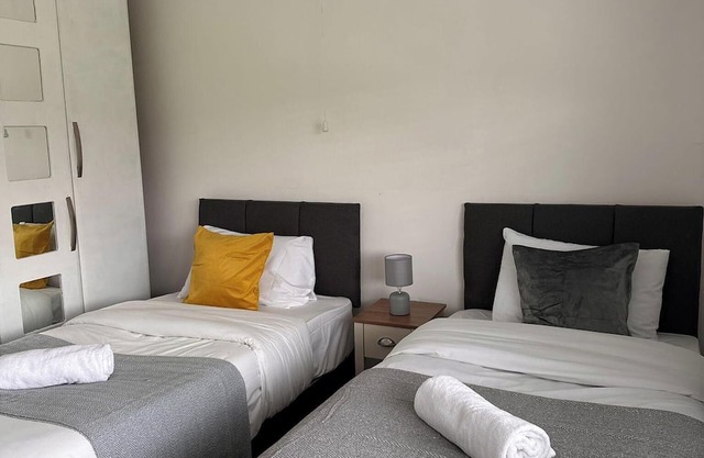 Tranquil Walsall Retreat - 4 Bedrooms