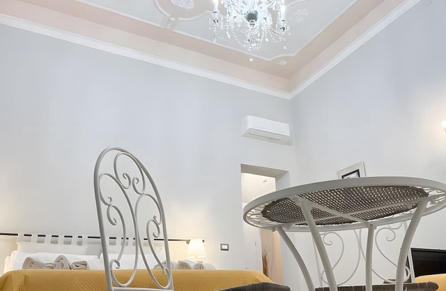 Room '1924' with Balcony, Wi-Fi and Air Conditioning