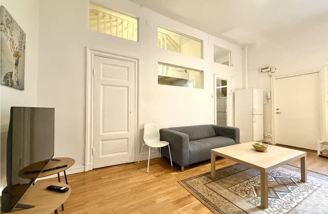 City Center 2BR Apt - Perfect for Workers & family