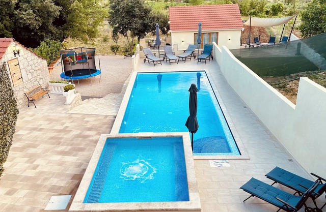 Villa in Croatia for 15 people in a quiet location with pool!