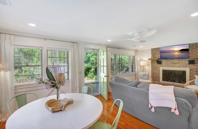 Lowcountry Retreat located in perfect central Mt Pleasant location