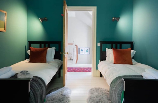 Glen Lodge and Abhainn Cottage, fully refurbished in 2018, offers a warm and spacious setting sleeping 6. Ideal for wild swims and outdoor adventures. Sleeping 6 with a wood fired hot tub.