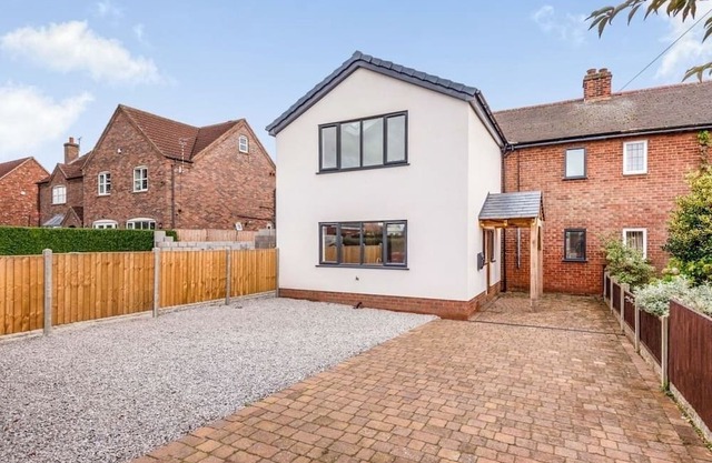 Stylish new 4 bedroom cottage in heart of Epworth
