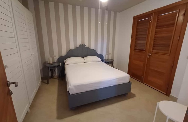 Tracadero Marina 13 Apt, 2 Hab