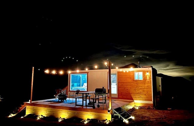 Stunning Tiny House with Picnic Space, Barbecue and Fire Pit in Meadview, Arizona