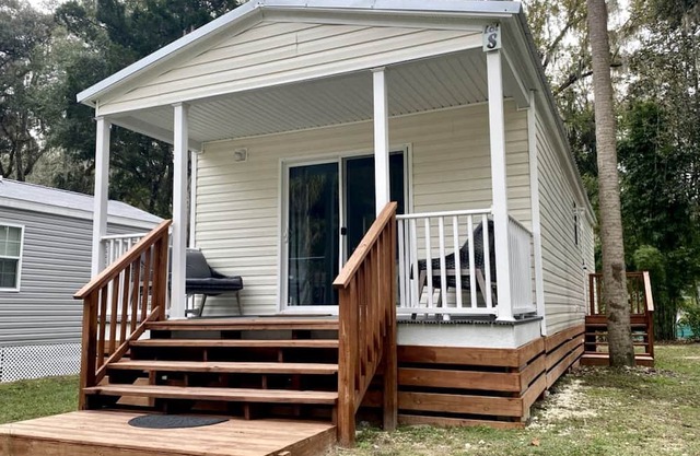 Gorgeous Cottage Close to Fantastic Hiking Trails in Dunnellon, Florida