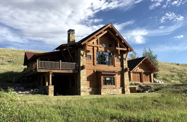 Scenic Creekside Lodge with Decks and Madison River Access near Yellowstone, Ennis Montana