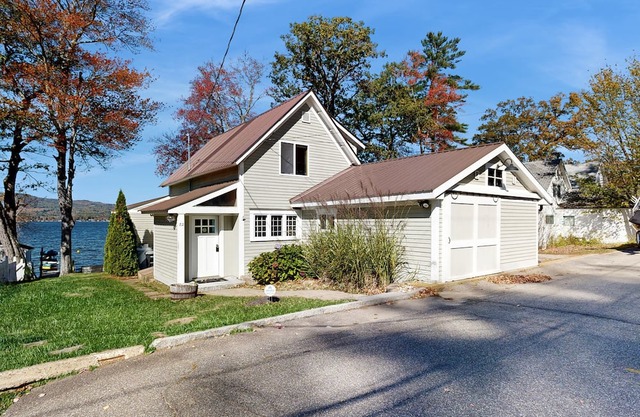 All season lakefront: private dock, yard & deck; near hiking & mtn biking trails