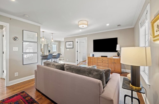 Bright & Stylish Home near Uptown - 3BR 2B + Outdoor
