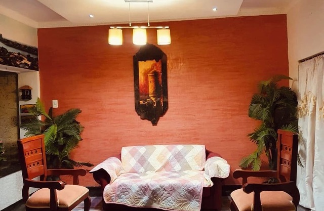 House with pool to relax with friends and family