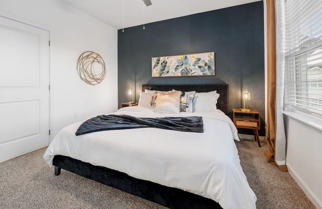 3BR Wildlight: Pool Gym Bikes Nature Trails Cornhole Grill Deck + near Beaches!