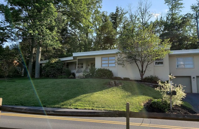 Spacious Two Bedroom House with Golf Course Views