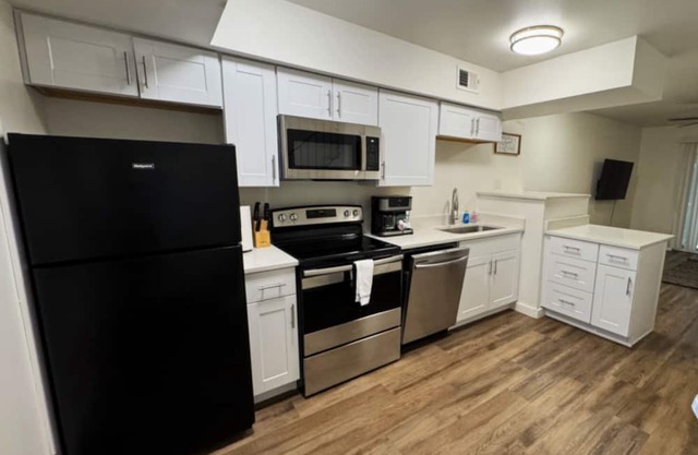 Modern Stay Near UAMS, Downtown & Attractions