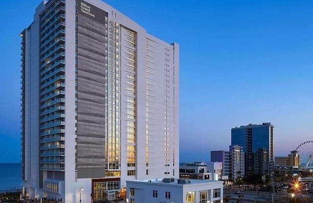 Ocean Enclave July 4th weekend. Beachfront hotel. Partial Ocean View 1 bedroom.