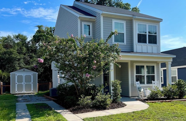 Tranquil 3-bedroom 2.5 bathroom open-concept house in charming Port Royal