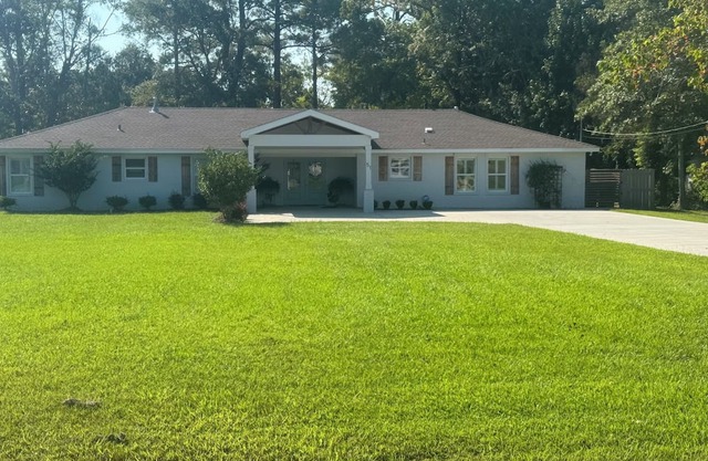 Enchanting 4-bedroom house in Gulfport-great for the upcoming holidays