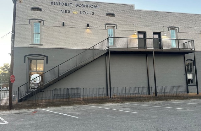 Iuka Downtown Historic King Loft B