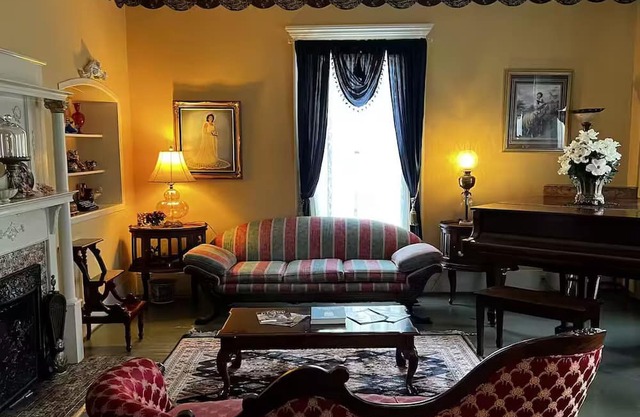 Charming bed & breakfast with AC in quaint Bainbridge